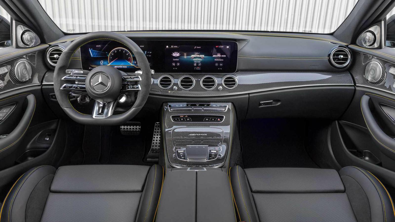 Στους δρόμους οι νέες Mercedes-AMG E 63 και E 63 S